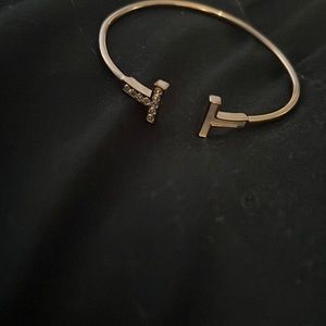 Read description t bracelet
